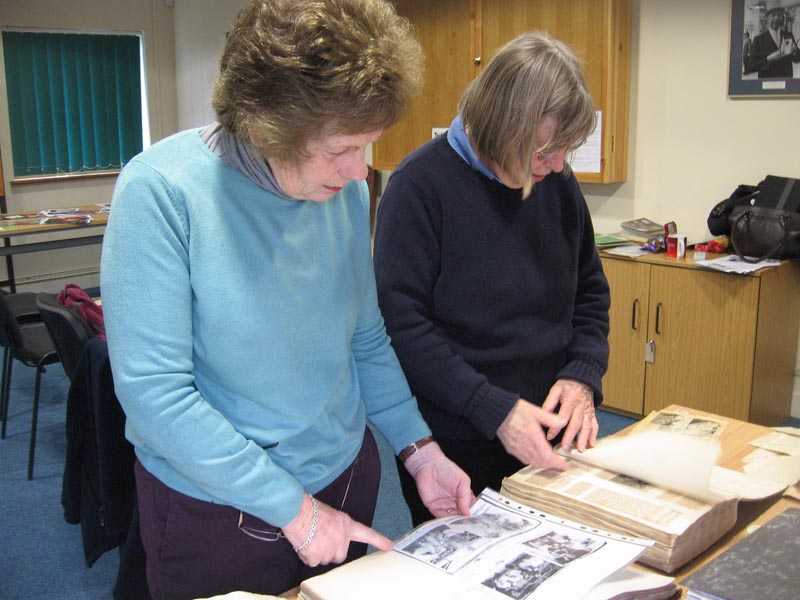 2014 Julia And Heather Viewing YFC Archive IMG 3836